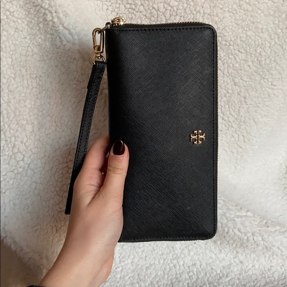 Tory Burch Handbags - Tory Burch Wristlet Wallet